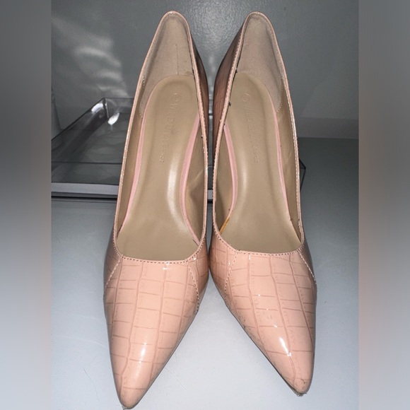 Pretty Tan Pointed Heel 💓 - Picture 2 of 3